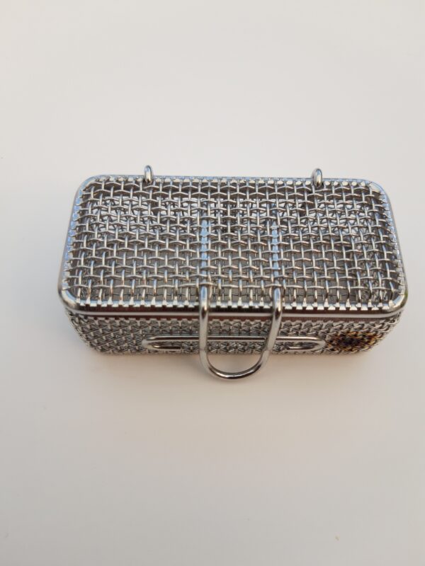 Stainless steel sterilization basket: 8x4x3 cm